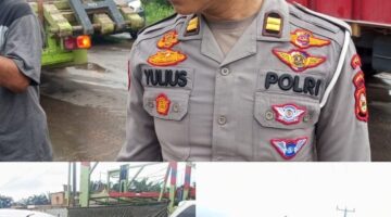 Akibat Ngantuk Mobil Ertiga Meghantam Buntut Truck Contener (car carex) Ringsek Berat Di jalan Lintas Sumatra