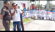 PST Kepung Kejati Sumsel, Serahkan Laporan Dugaan Korupsi Dana Desa Miliaran: “Ini Bukan Lagi Dugaan, Ini Kejahatan Terstruktur!