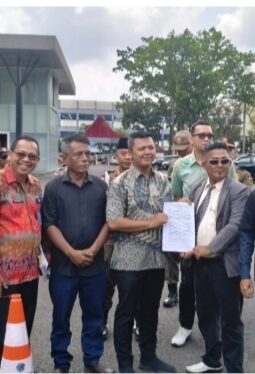 Diduga Langgar Disiplin ASN, Aktivis Sumsel Gelar Aksi di Kantor Gubernur