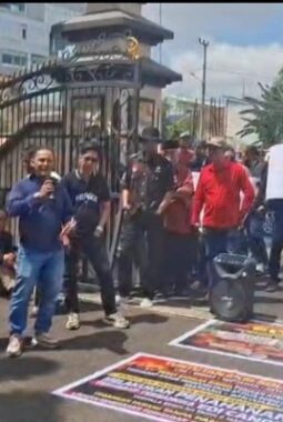 Gpp-Sumsel Unras Di Mapolda Sumsel Mendesak Copot Kapolsek Keluang Dan Kanitreskrim Keluang Diduga Jadi Tameng Mafia Minyak Ilegal