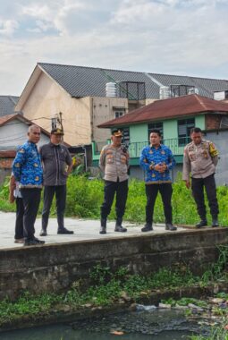 Camat Ilir Barat I  Beserta jajaran Polsek Ilir Barat  1 Tinjau Pabrik Tahu Terkait Dugaan Pencemaran Lingkungan, Pengusaha Diundang Rapat