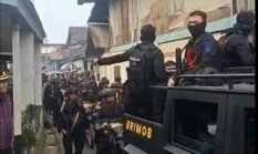 Puluhan Personel Gabungan Lakukan Penggerebekan di Desa Kampung Jeruk,Binduriang
